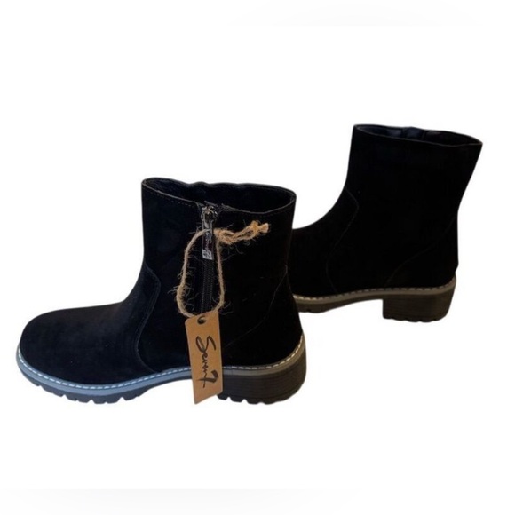 Seven7 Women's Black Ankle Bootie
Round Toe Faux Suede Zip Women’s Size 9 - Picture 4 of 8